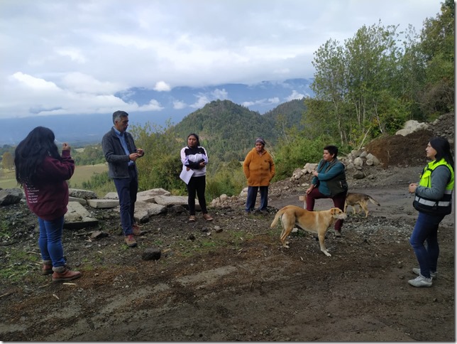 Alcalde de Panguipulli visitó obras de caminos rurales en Coñaripe y Pucura 3