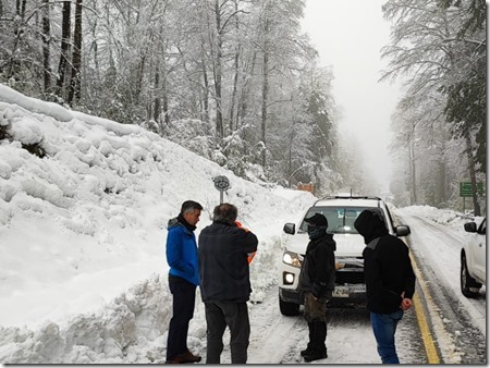 Municipalidad de Panguipulli solicita a Vialidad reforzar trabajo en terreno ante intensas nevadas en sectores cordilleranos de la comuna 2