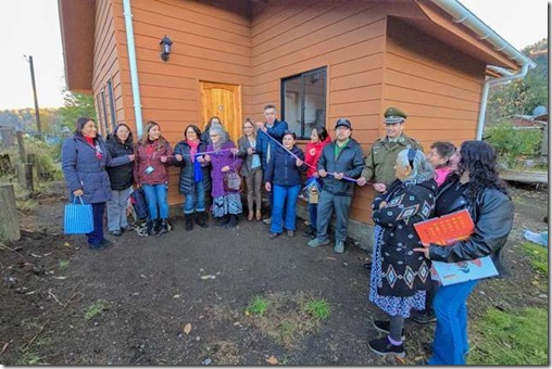 Minvu Los Ríos y Municipalidad de Panguipulli entregaron llaves de sus viviendas a dos adultos mayores de Puerto Fuy 2