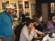 Creadores audiovisuales y científicos colaborando en el laboratorio Simbiosis Inmersiva Lab en Valdivia