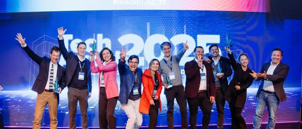 Logotipo y ceremonia de los Tech Awards 2026 organizados por la Asociación Chilena de Empresas de Tecnologías de Información