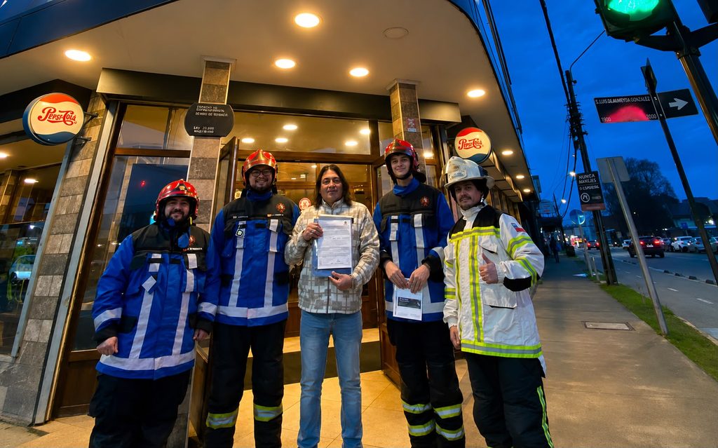Autoridades y representantes de Bomberos, Aguas Décima y Cámara de Comercio de Valdivia impulsan donaciones a través de la boleta del agua