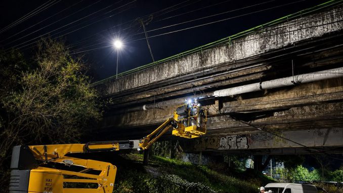 Trabajos de reparación y refuerzo estructural en la red de alcantarillado bajo el puente Calle-Calle