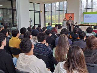 Académicos y expertos sanitarios en conversatorio sobre gestión de aguas lluvia en el Centro de Innovación 14K de la UACh
