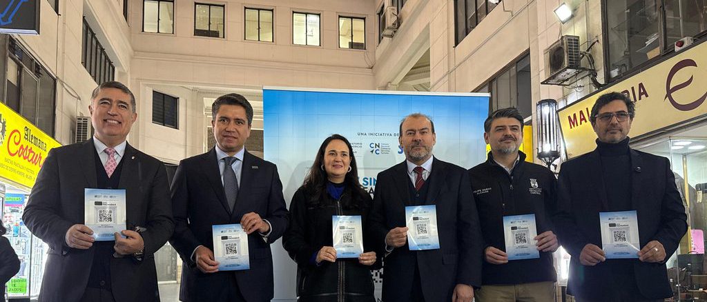 Autoridades de la CNC y el SII durante el lanzamiento de la nueva plataforma de denuncias contra negocios irregulares.