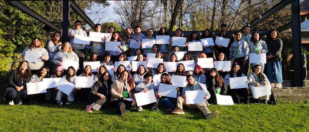 Estudiantes de distintas sedes de Santo Tomás participando en talleres de liderazgo en Villarrica