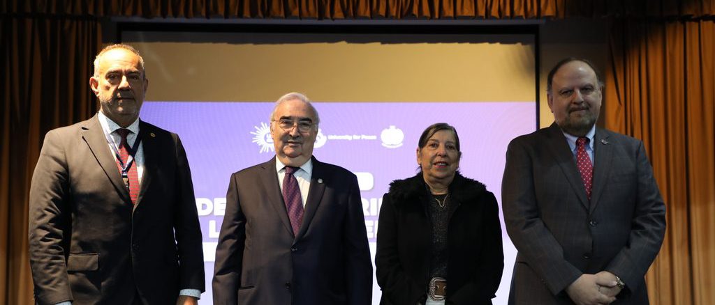 Francisco Rojas durante su conferencia sobre crimen organizado y seguridad en Chile