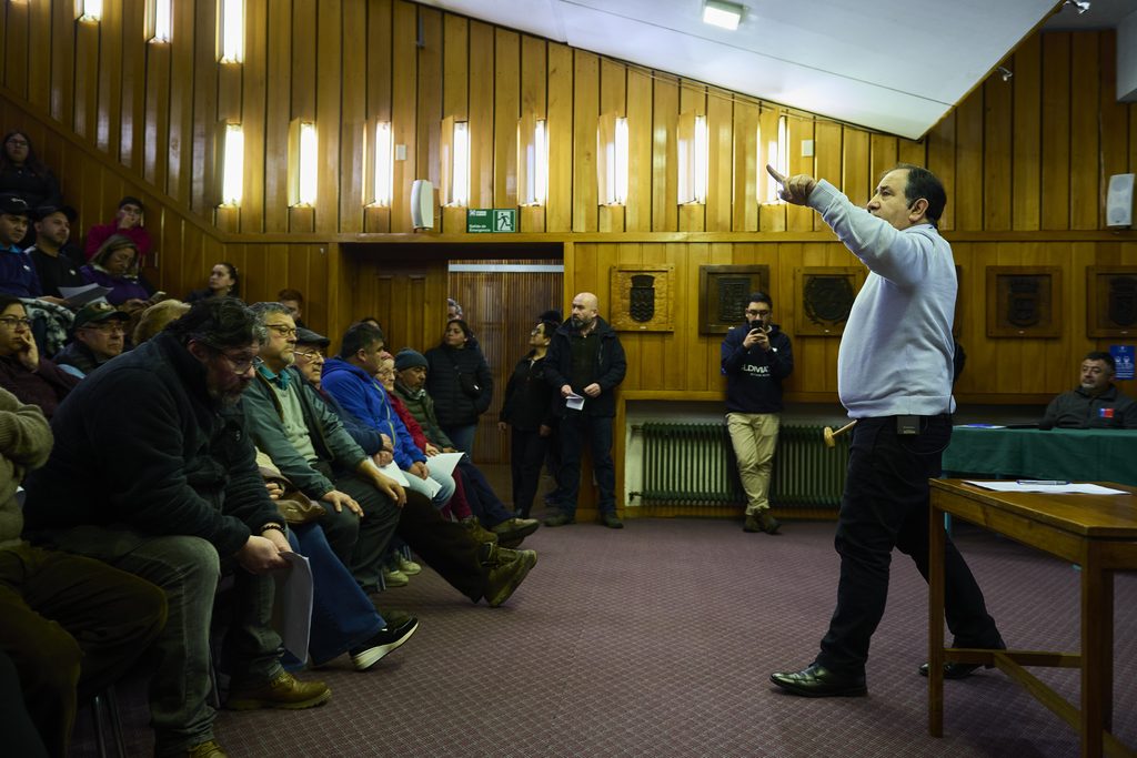 Puestos de comida y espacios recreativos en el Parque Saval de Valdivia durante las Fiestas Patrias