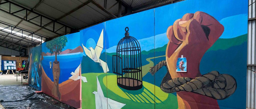 Mural móvil creado por personas privadas de libertad en el Centro de Educación y Trabajo de Valdivia