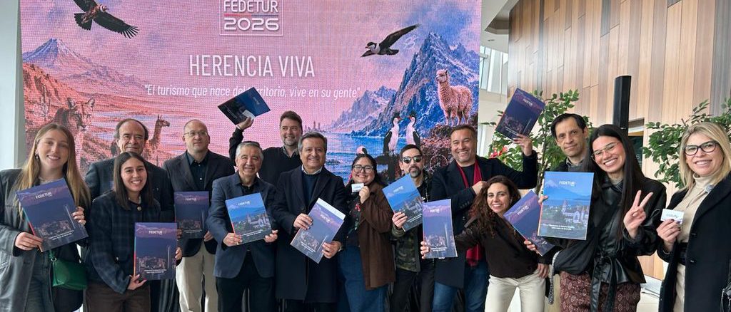 Lanzamiento oficial de los Premios Fedetur 2026 en Sky Costanera con representantes de la industria turística chilena.