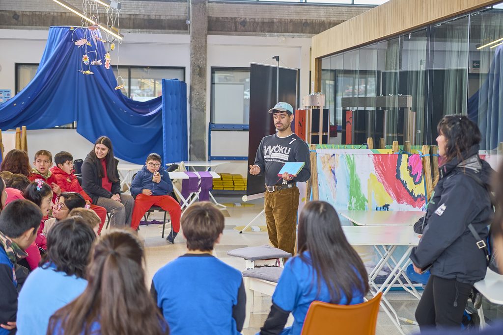 Niños y jóvenes participando en actividades recreativas inclusivas en el CECREA de Valdivia