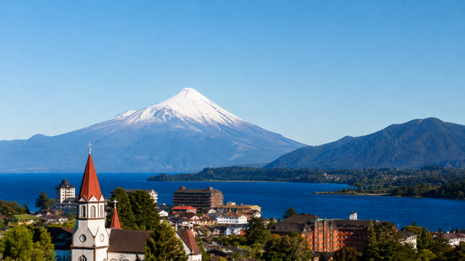 Paisaje natural de Pucón y Puerto Varas, destinos preferidos para viajar durante las Fiestas Patrias en Chile.
