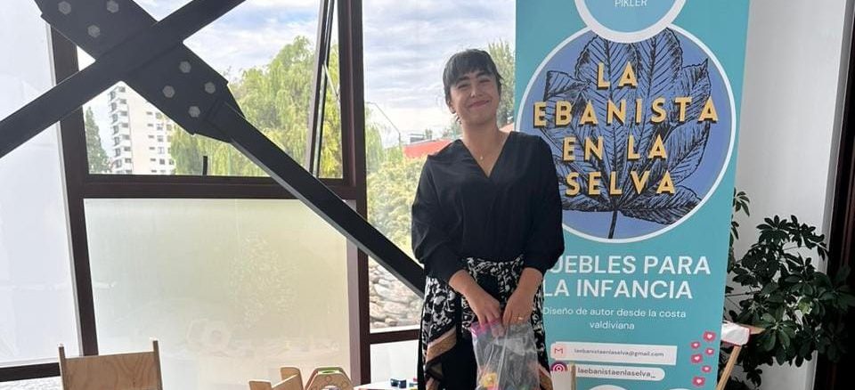 Mujeres emprendedoras participando en la Academia Mujeres con Energía de Saesa