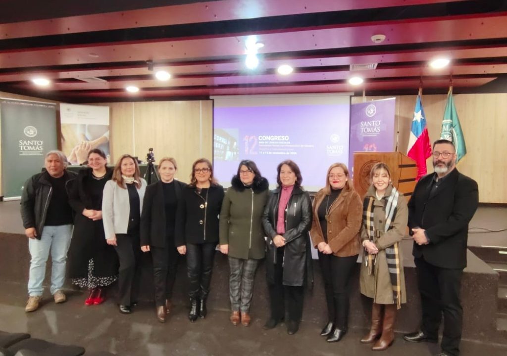 Autoridades y equipo académico en el lanzamiento del XII Congreso de Ciencias Sociales de Santo Tomás Valdivia