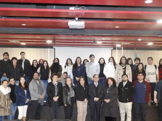 Autoridades de la Universidad Santo Tomás durante el lanzamiento del 4° Congreso de Neurociencia y Bienestar en Valdivia.