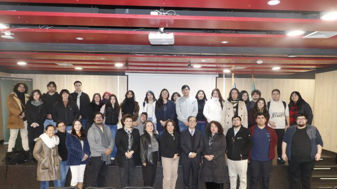 Autoridades de la Universidad Santo Tomás durante el lanzamiento del 4° Congreso de Neurociencia y Bienestar en Valdivia.
