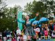 Niños y familias disfrutando de la Expo Niños y Niñas en el Parque Saval de Valdivia