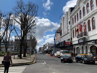 Trabajos de renovación de redes de agua potable en el centro de Valdivia por Aguas Décima