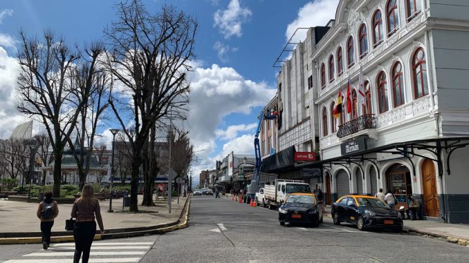 Trabajos de renovación de redes de agua potable en el centro de Valdivia por Aguas Décima