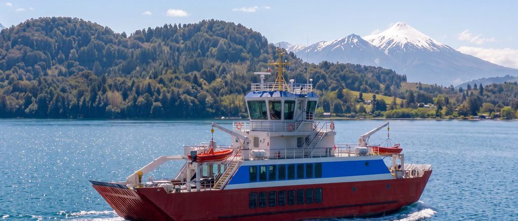 Nueva barcaza de ASENAV conectando Futrono e Isla Huapi en el Lago Ranco