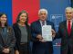 Autoridades del Ministerio de Salud y Caja 18 durante la firma del convenio del Plan Enlace