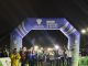 Participantes corriendo en la Corrida Nocturna Bienvenida Primavera en el Parque Saval de Valdivia