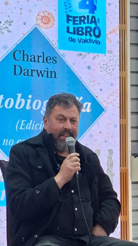 Presentación del libro Autobiografía de Charles Darwin en la XXXIV Feria del Libro de Valdivia