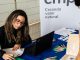 Personas buscando empleo en la feria laboral del Coliseo Municipal de Valdivia