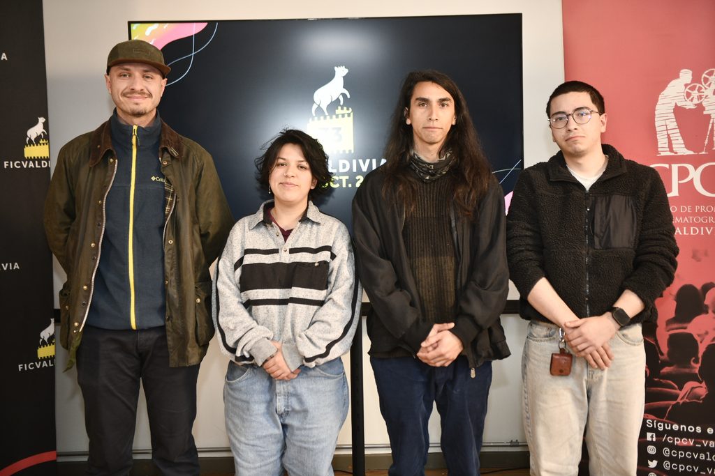 Presentación del afiche oficial y autoridades en el lanzamiento del 33° Festival Internacional de Cine de Valdivia.