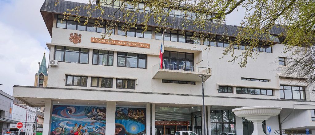 Alcaldia y gestion municipal de Valdivia reconocida por eficiencia financiera