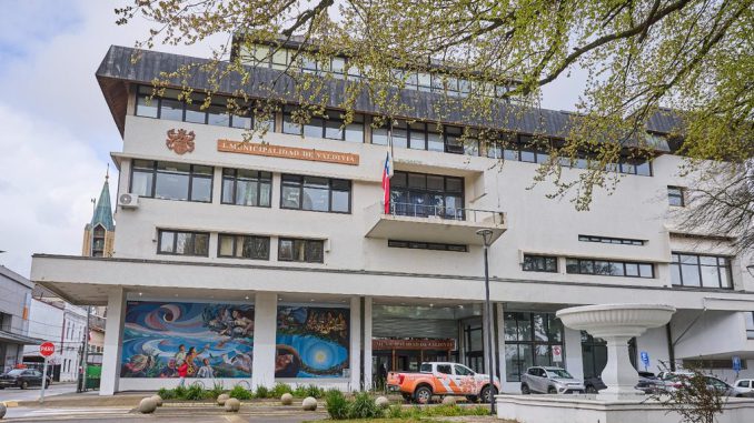 Alcaldia y gestion municipal de Valdivia reconocida por eficiencia financiera