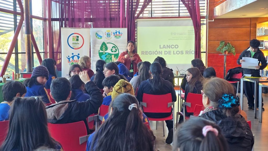 Autoridades y recicladores de base presentan el proyecto RecicLanco para mejorar la gestión de residuos sólidos en la comuna