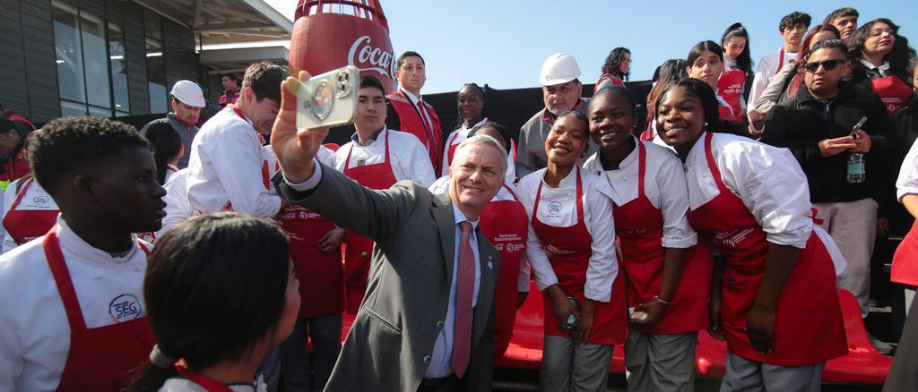 Presidente José Antonio Kast durante el anuncio de inversión de Coca-Cola en Chile
