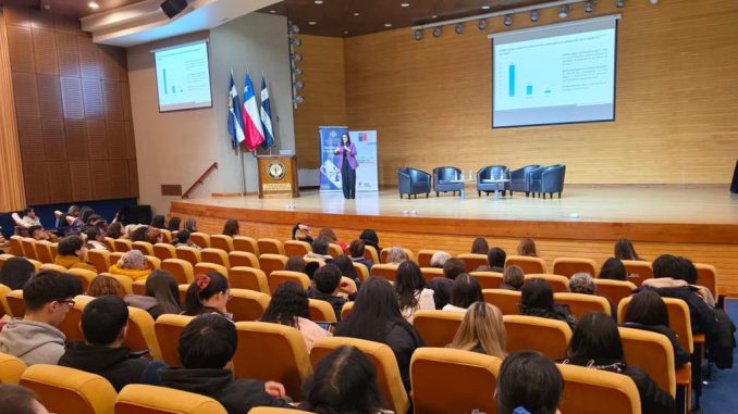 Participantes en el simposio sobre pérdida de alimentos y transformación alimentaria en Valdivia