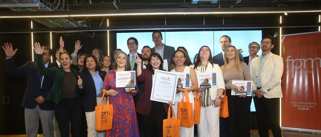 La profesora Tatiana Mellado recibiendo el Premio Nacional Profesor Bicentenario 2026
