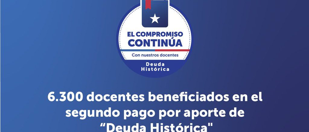 Profesores de la Región de Los Ríos recibiendo el pago de la deuda histórica docente