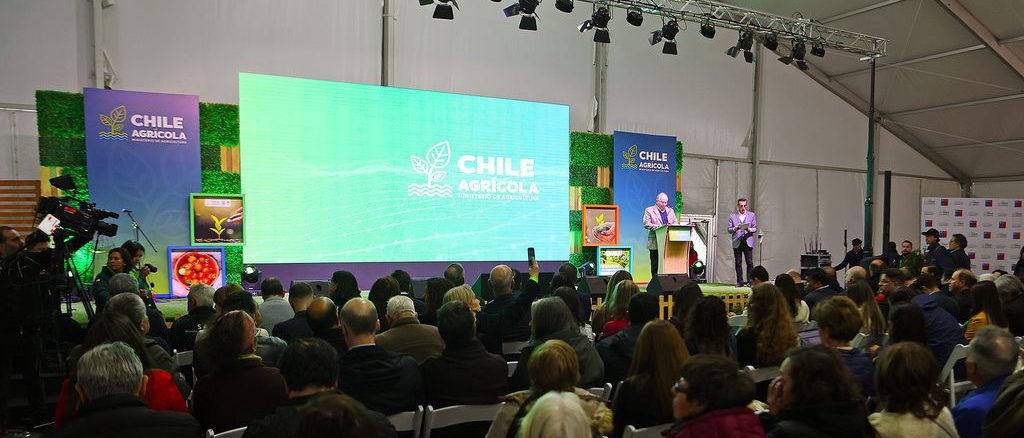 Participantes y expertos reunidos en el Encuentro Chile Agrícola analizando innovaciones para el sector rural.