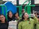 Estudiantes y directora de la Escuela Rural Huillinco posan junto al nuevo sistema de potabilización de agua