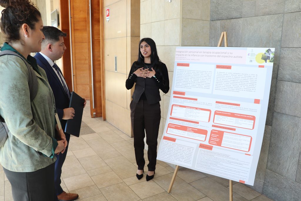 Participantes y académicos en el cuarto congreso de neurociencia y bienestar de la UST en Valdivia