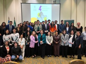 Participantes y académicos en el cuarto congreso de neurociencia y bienestar de la UST en Valdivia