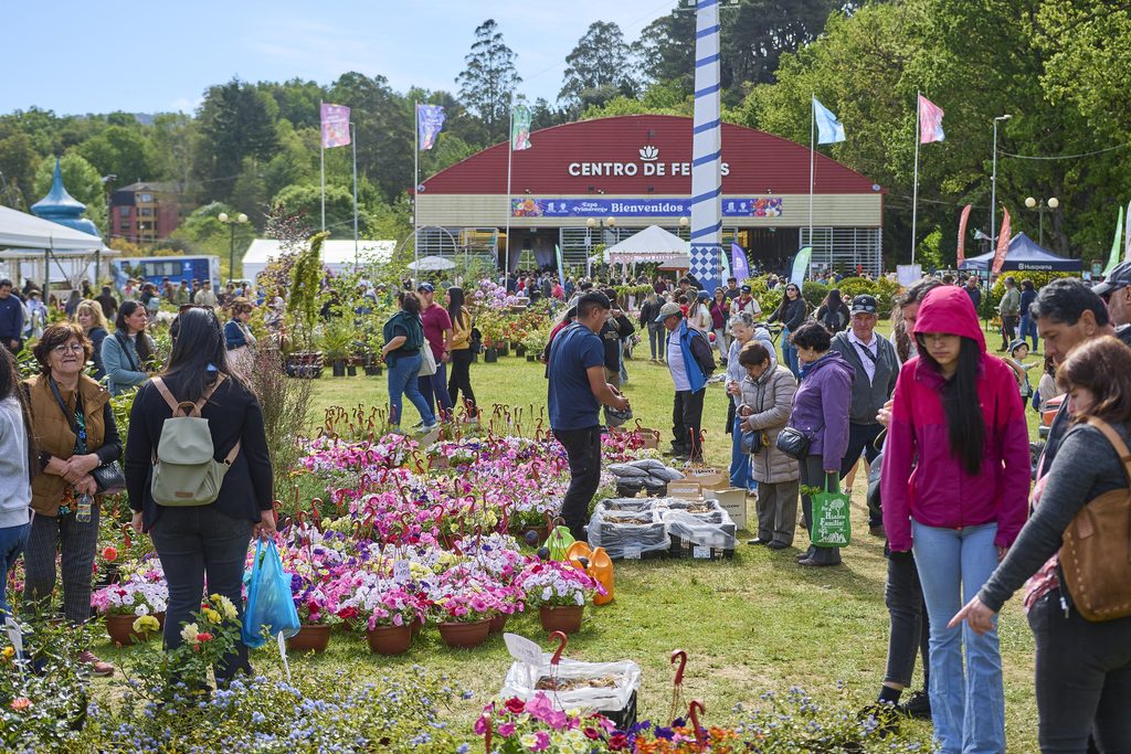 Stand de plantas y flores en la Expo Primavera Valdivia 2026 en el Parque Saval