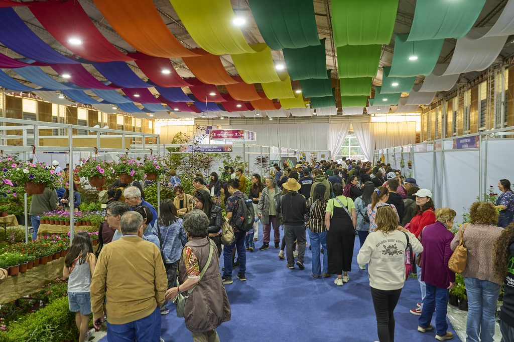 Stand de plantas y flores en la Expo Primavera Valdivia 2026 en el Parque Saval