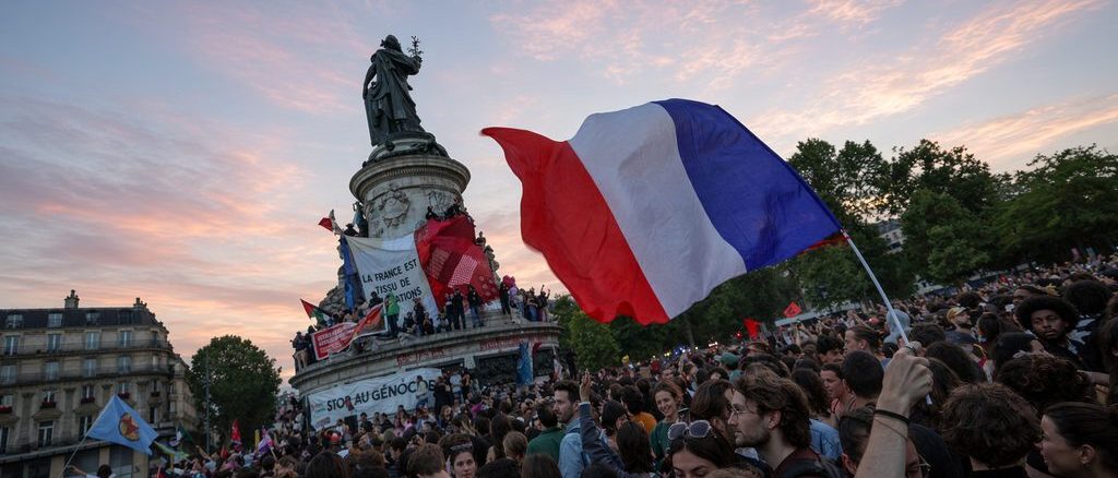Protestas y disturbios violentos en las calles de Francia con presencia policial