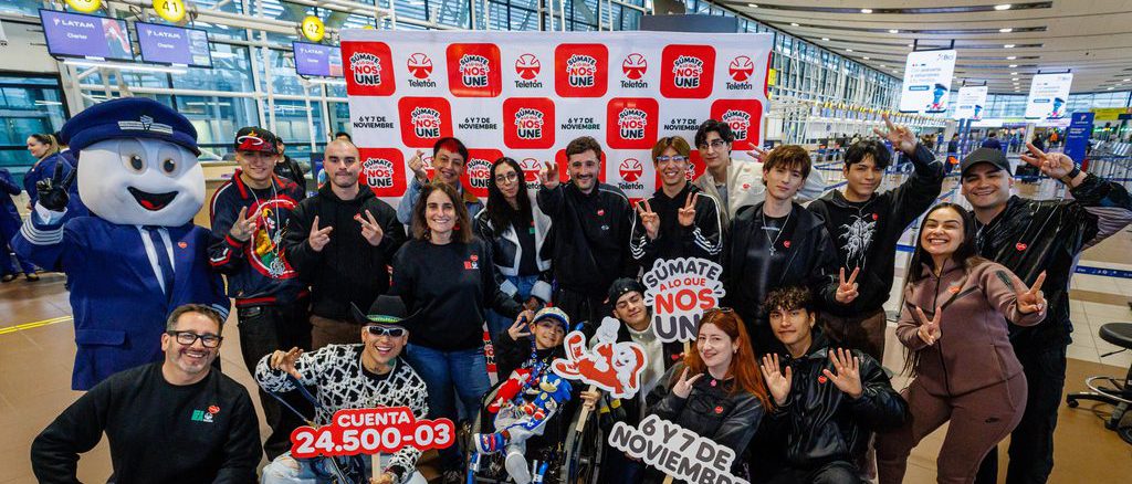Artistas y animadores en la inauguracion de la Gira Teletón 2026 rumbo a Arica