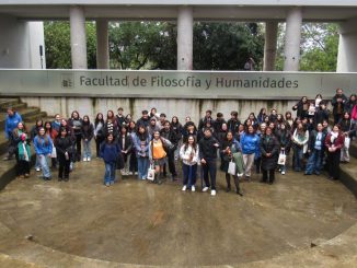 Estudiantes de cuarto medio participando en talleres de exploración vocacional en la UACh