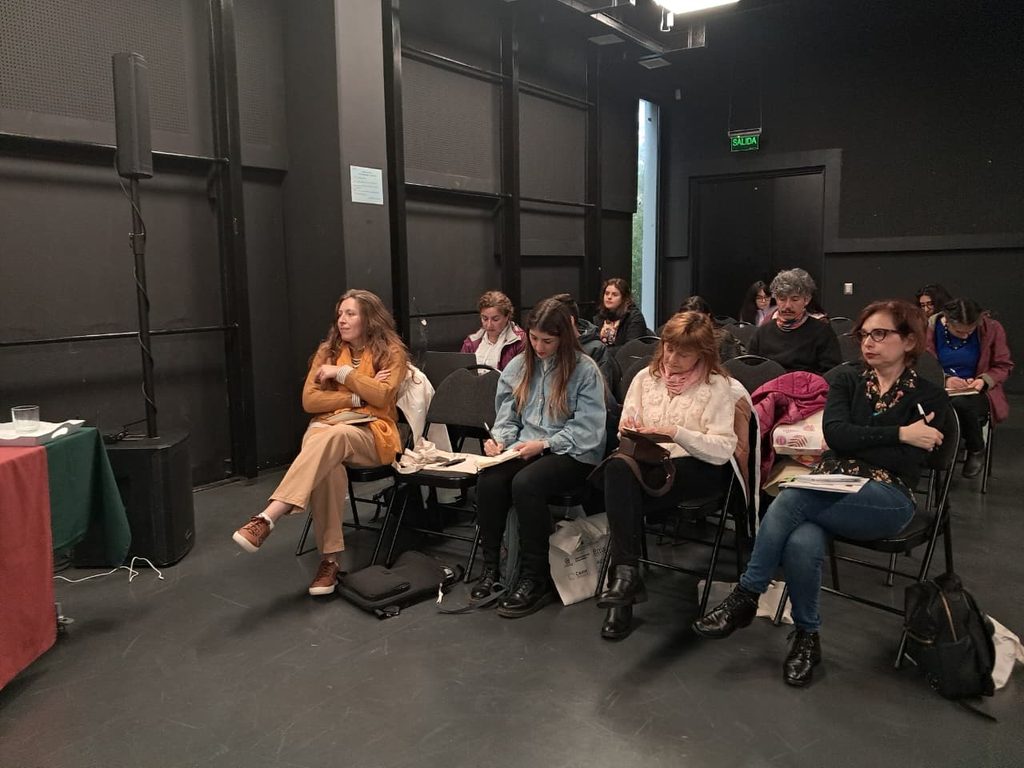 Investigadores y académicos participando en las II Jornadas de Estudios de las Infancias en la UACh
