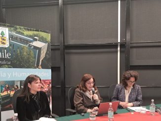 Investigadores y académicos participando en las II Jornadas de Estudios de las Infancias en la UACh