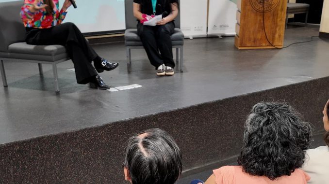 Especialistas participando en el Congreso de Neurociencia y Bienestar de la UST en Valdivia