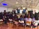 Estudiantes participando en una charla preventiva sobre responsabilidad penal adolescente en un colegio de la región de Los Ríos.