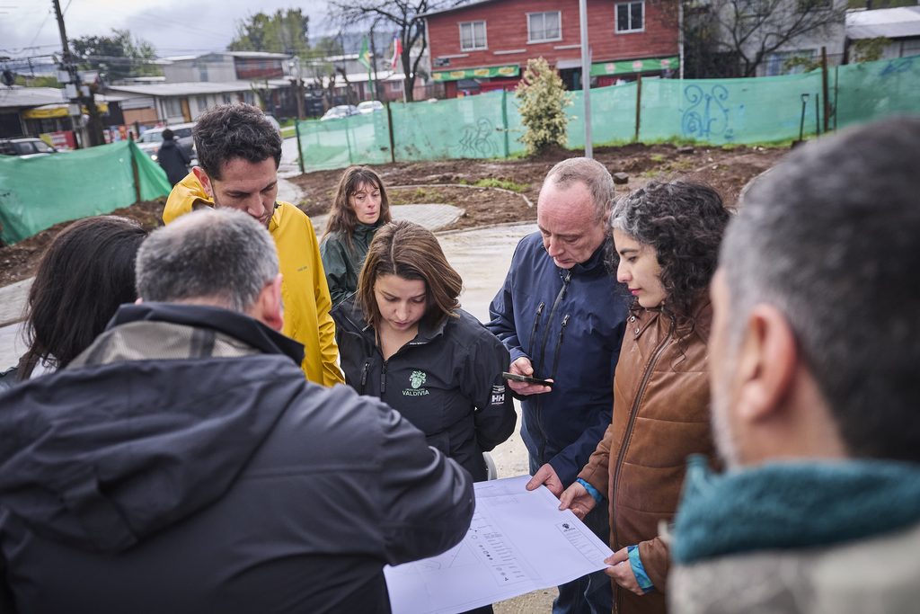 Autoridades municipales inspeccionan el avance de obras de mejoramiento en áreas verdes de Yáñez Zavala y sector Libertad